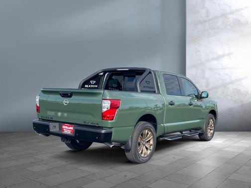 2024 Nissan Titan SV