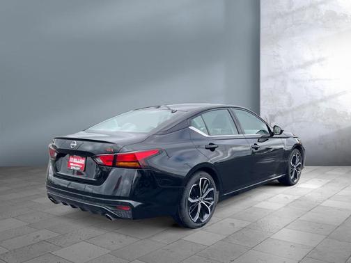 2023 Nissan Altima SR FWD