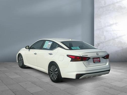 Glacier White 2025 Nissan Altima SV FWD