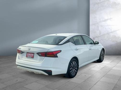 Glacier White 2025 Nissan Altima SV FWD