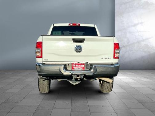 2022 RAM 2500 Tradesman Crew Cab 4x4 6'4' Box