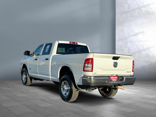 2022 RAM 2500 Tradesman Crew Cab 4x4 6'4' Box
