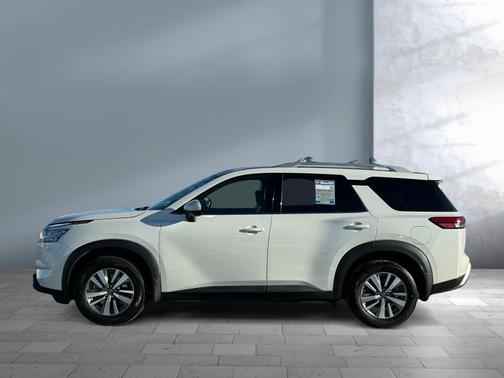 2023 Nissan Pathfinder SL 4WD