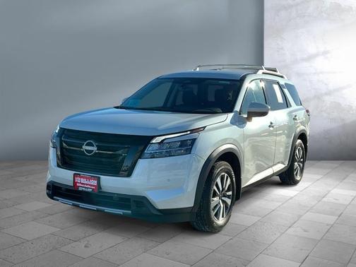 2023 Nissan Pathfinder SL 4WD