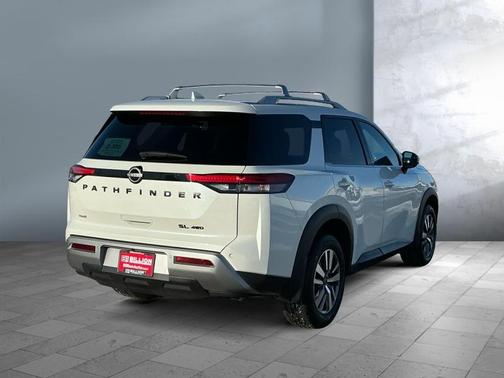 2023 Nissan Pathfinder SL 4WD