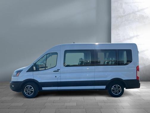 Oxford White 2022 Ford Transit-350 XL