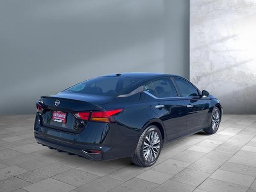 Super Black 2025 Nissan Altima SV FWD