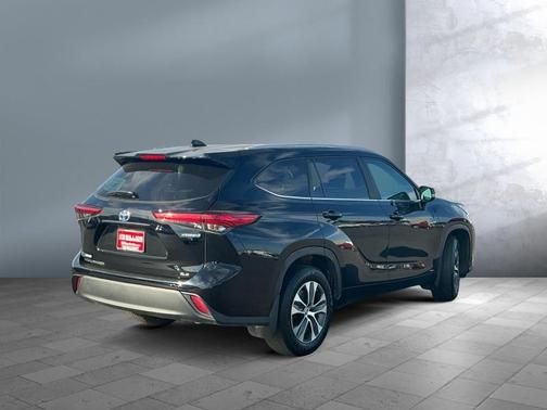 2023 Toyota Highlander Hybrid XLE