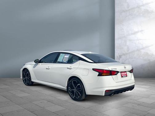 2023 Nissan Altima SR FWD