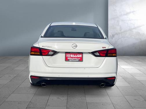 2023 Nissan Altima SR FWD