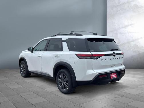 Everest White Pearl Tricoat 2026 Nissan Pathfinder SV