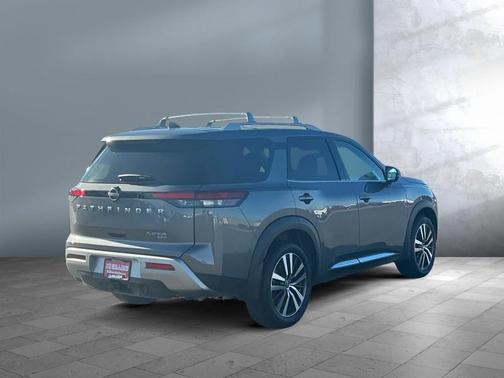 2023 Nissan Pathfinder Platinum 4WD