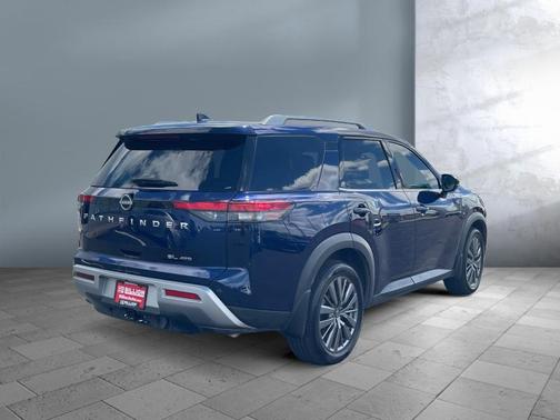 2022 Nissan Pathfinder SL 4WD
