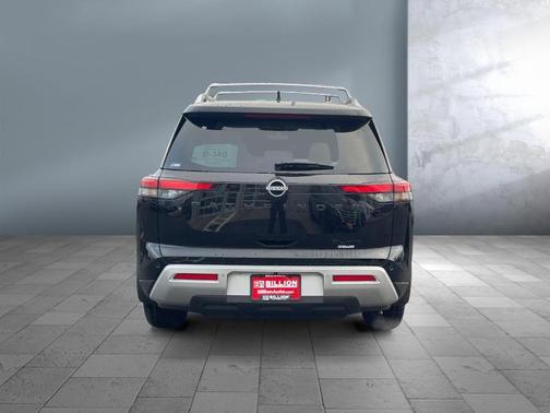 2025 Nissan Pathfinder SL 4WD