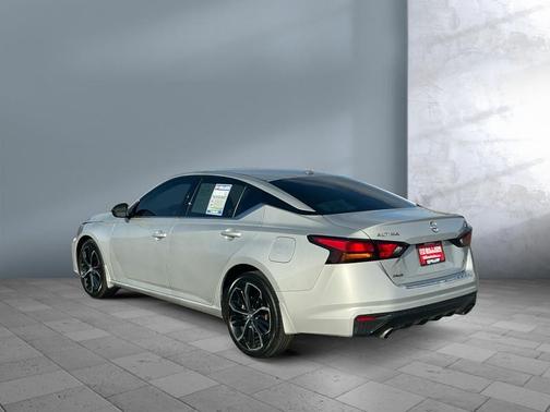 2023 Nissan Altima SR Intelligent AWD