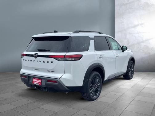 Everest White Pearl Tricoat 2026 Nissan Pathfinder SL