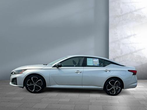 2023 Nissan Altima SR FWD