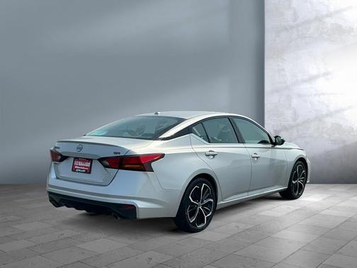 2023 Nissan Altima SR FWD