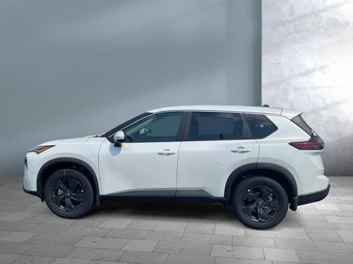 Everest White Pearl Tricoat 2026 Nissan Rogue SV