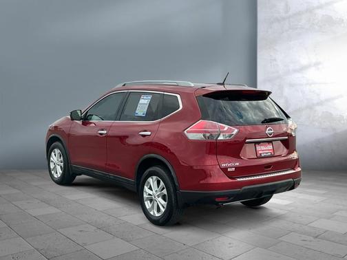 Red 2015 Nissan Rogue SV