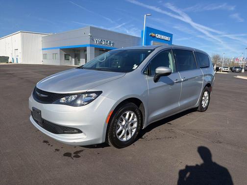 Silver Mist Clearcoat 2023 Chrysler Voyager LX