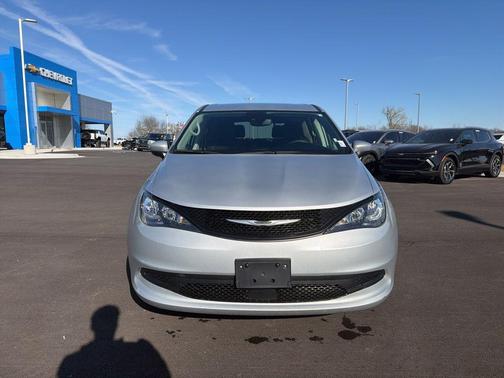 Silver Mist Clearcoat 2023 Chrysler Voyager LX
