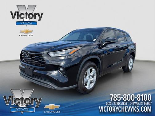 Midnight Black Metallic 2023 Toyota Highlander LE