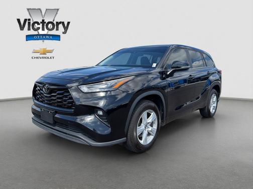 Midnight Black Metallic 2023 Toyota Highlander LE