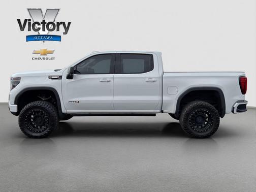 Summit White 2023 GMC Sierra 1500 AT4
