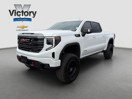 Summit White 2023 GMC Sierra 1500 AT4