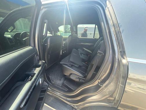 Magnetic 2019 Ford Expedition XLT