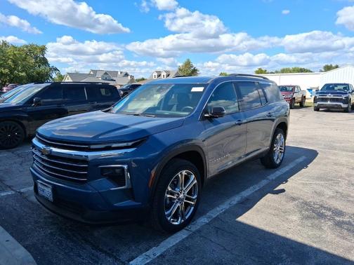 2025 Chevrolet Traverse LT
