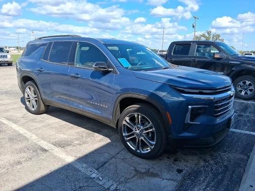 2025 Chevrolet Traverse LT