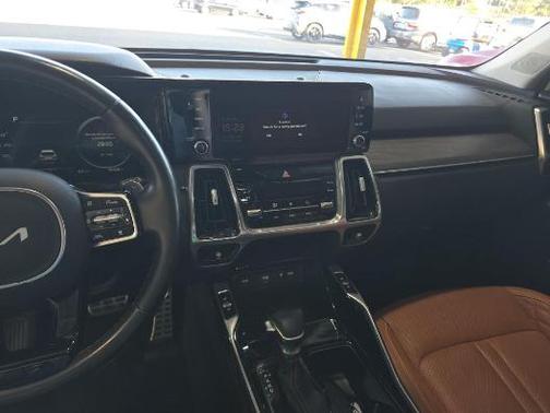 Glacial White Pearl 2022 Kia Sorento SX