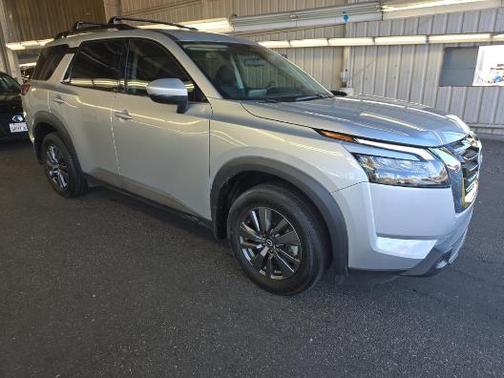Brilliant Silver Metallic 2024 Nissan Pathfinder SV FWD