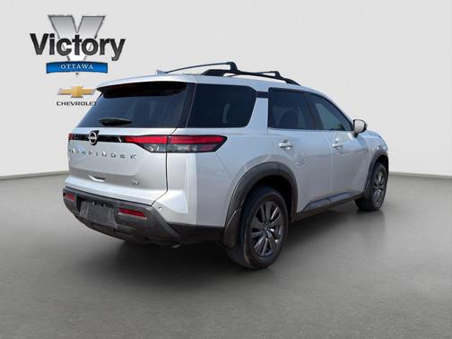 Brilliant Silver Metallic 2024 Nissan Pathfinder SV FWD