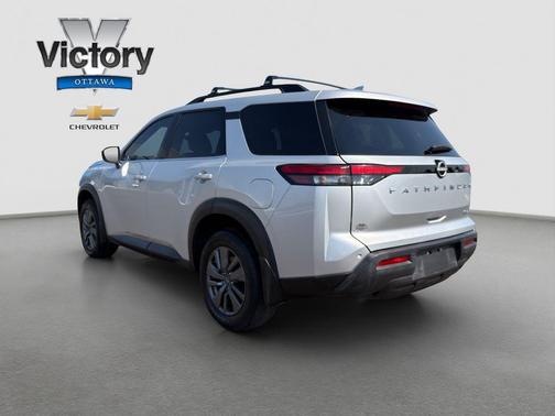Brilliant Silver Metallic 2024 Nissan Pathfinder SV FWD