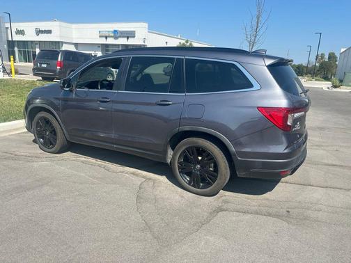 Gray 2022 Honda Pilot AWD Special Edition