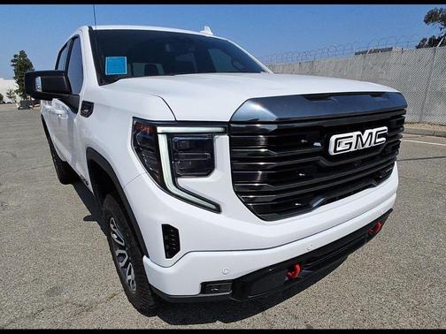Summit White 2023 GMC Sierra 1500 AT4