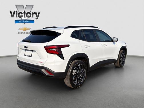 Summit White 2026 Chevrolet Trax FWD 2RS