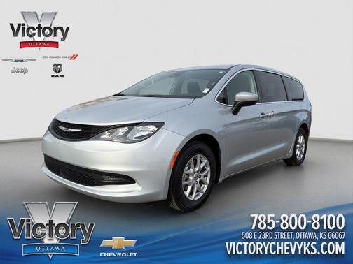 Silver Mist Clearcoat 2023 Chrysler Voyager LX