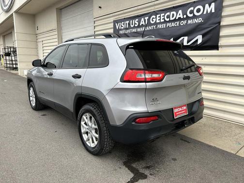 2017 Jeep Cherokee Sport