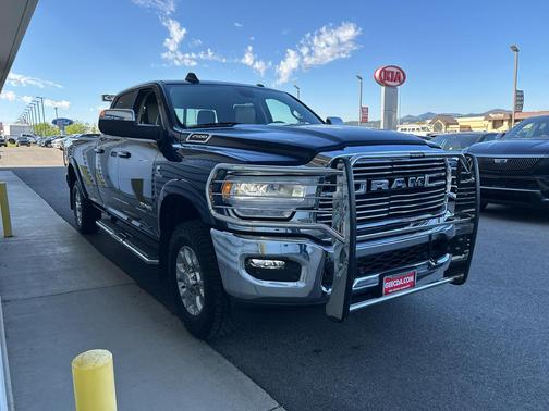 2022 RAM 2500 Laramie Crew Cab 4x4 8' Box