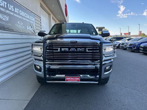2022 RAM 2500 Laramie Crew Cab 4x4 8' Box