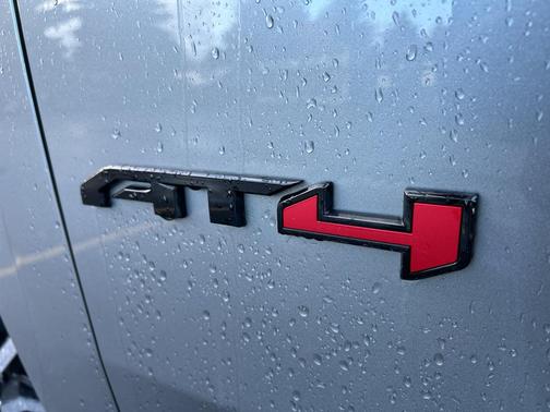 2023 GMC Yukon XL 4WD AT4