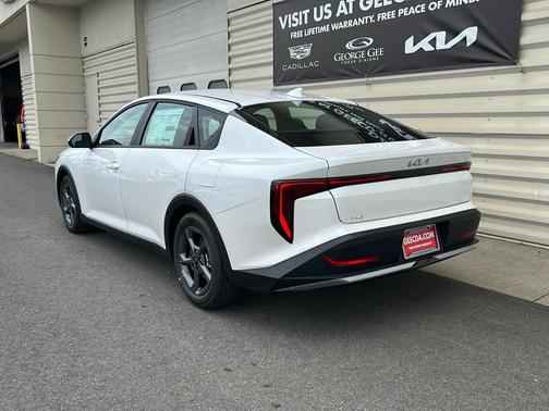 2025 Kia K4 LXS