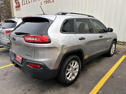 2017 Jeep Cherokee Sport