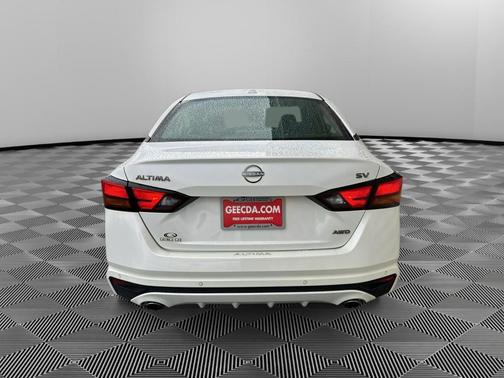 Pearl White Tricoat 2024 Nissan Altima 2.5 SV