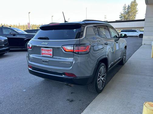 Sting-Gray Clearcoat 2022 Jeep Compass Limited
