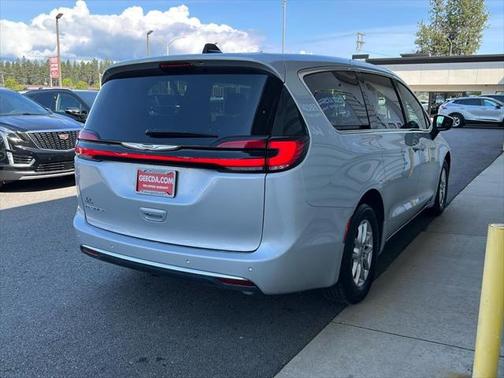 2023 Chrysler Pacifica Touring